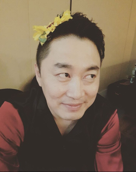정찬우는 15일 소속사와 자신이 진행하는 프로그램을 통해 건강상의 이유로 방송을 잠정 중단 한다고 밝혔다. <정찬우 인스타그램 캡처>